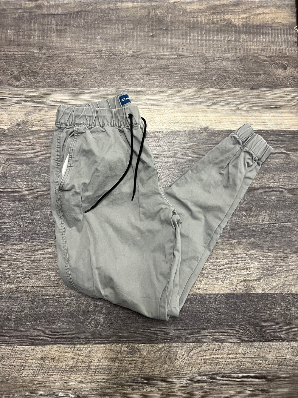 Old Navy Men's Jogger Pants in Light Gray with Black Drawstrings